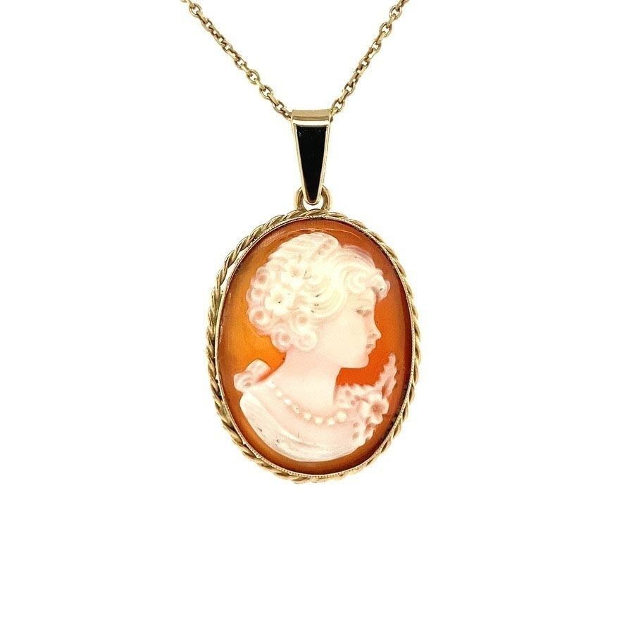 Vintage 14K Gold Pendant with Cameo